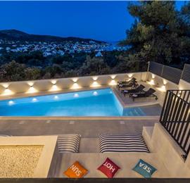 4 bedroom villa with heated pool and sea view in Vinišće, sleeps 8